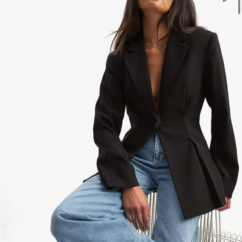 NA-KD Fitted Blazer - NWOT - Picture 8 of 8